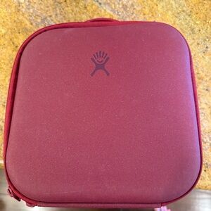 HydroFlask NWOT Red Insulated Lunch Box‎ Medium In Size Mesh Pocket Inside